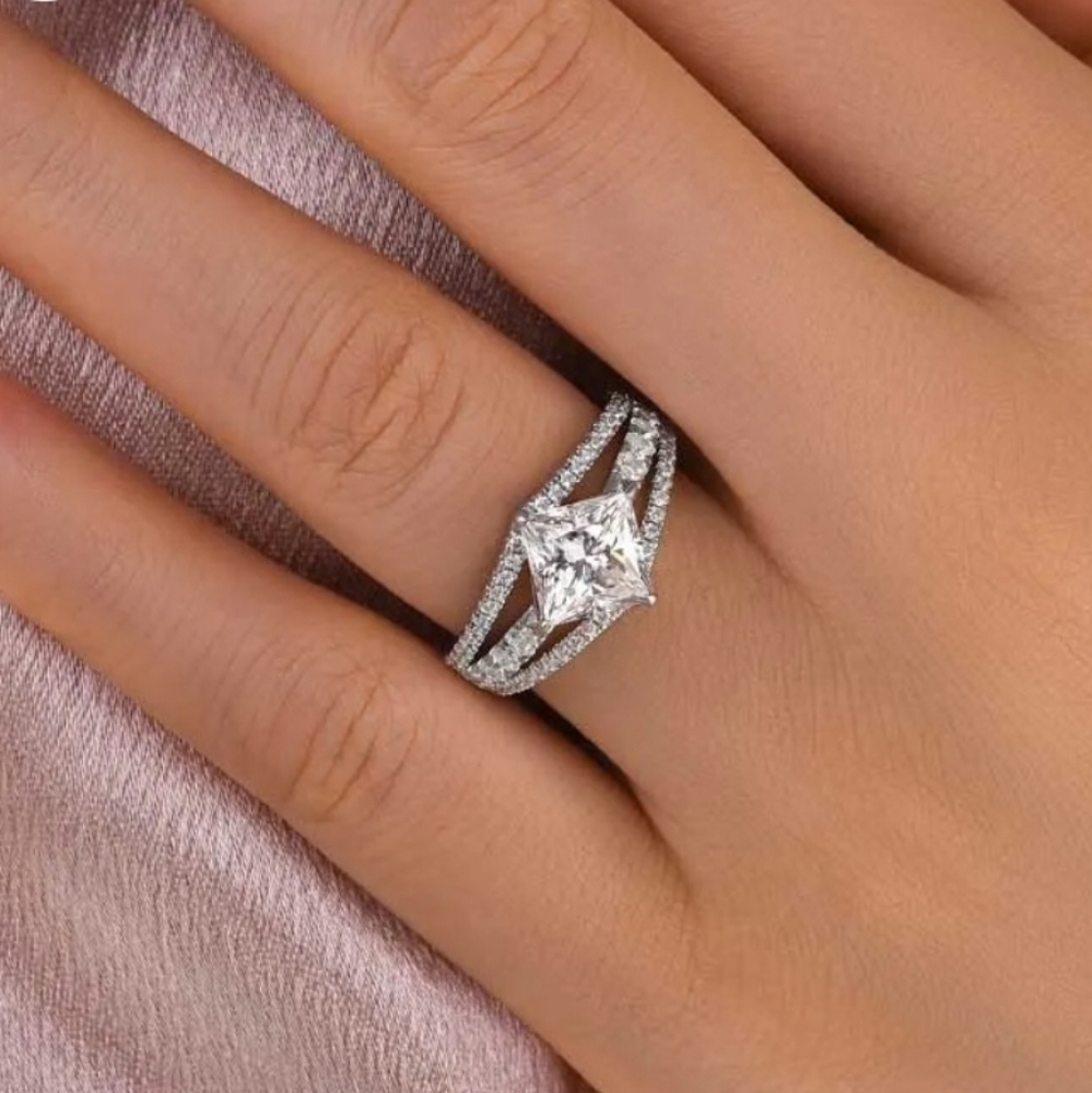 Moisanite Engagement Ring NWT 2 carats